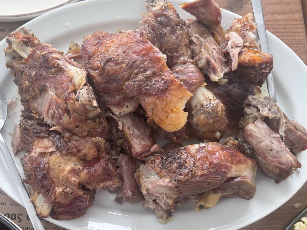 Κατσικάκι (Νάξου) στο φούρνο - Λεμονάτο ψητό κατσικάκι – Matzourana Καλλιθέα