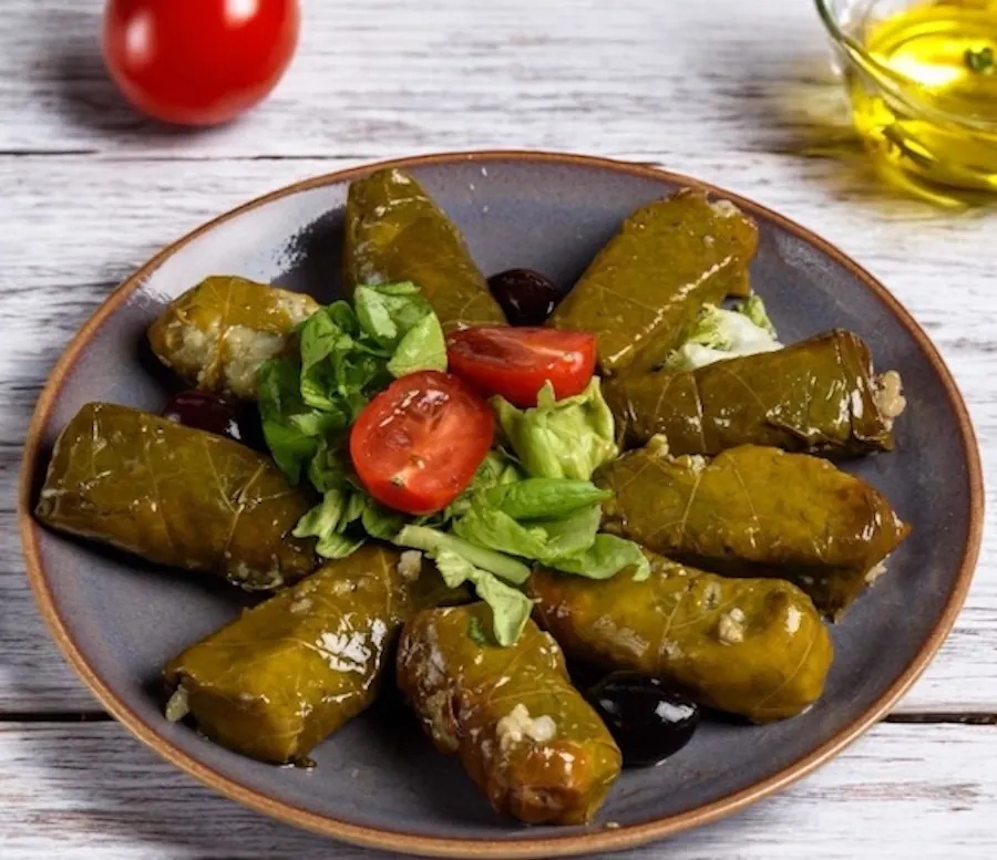 Ντολμαδάκια γιαλατζί χειροποίητα - Δροσερά και γευστικά Ματζουράνα Καλλιθέα | Handmade Vegetarian Dolmades - Fresh and delicious Matzourana Eatery Kallithea